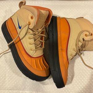 Nike ACG , girls size 4